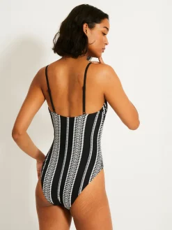 ELENE | One Piece